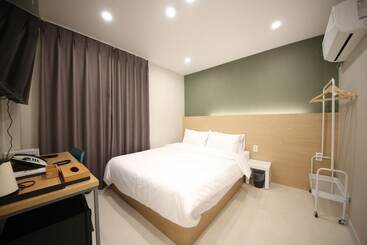 Calm Rest Hotel Masan