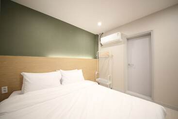 Calm Rest Hotel Masan