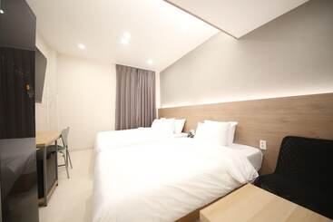 Calm Rest Hotel Masan