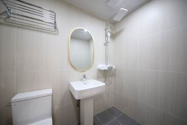 Calm Rest Hotel Masan