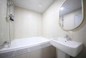 Calm Rest Hotel Masan
