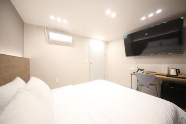 Calm Rest Hotel Masan
