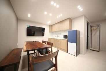 Calm Rest Hotel Masan