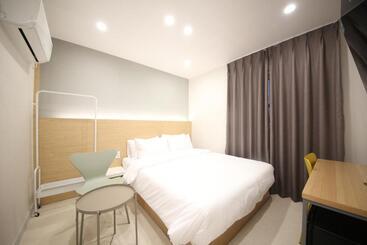 Calm Rest Hotel Masan