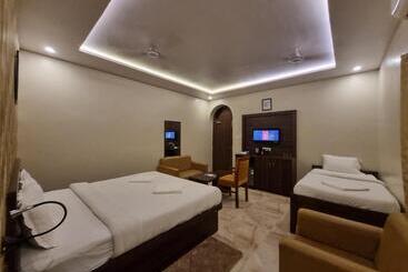 هتل Aditi Inn