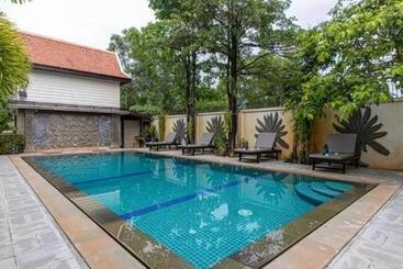 هتل Elegant Escape Residence