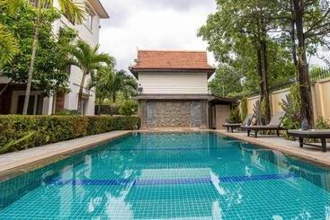 هتل Elegant Escape Residence