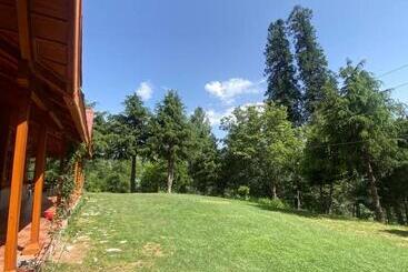 هتل Retreat House