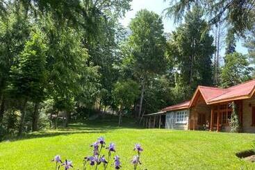 هتل Retreat House