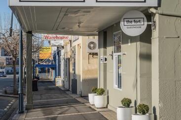 هتل The Fort Guesthouse Timaru