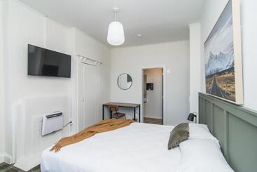 هتل The Fort Guesthouse Timaru