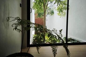 هتل Tree Space Living