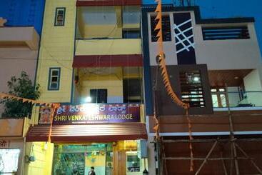 בית מלון כפרי Venkateshwara Lodge Hospet