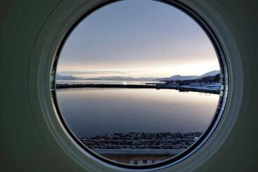 پانسیون Arctic Ocean Lodge