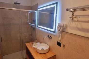پانسیون Eva Luxury Suite
