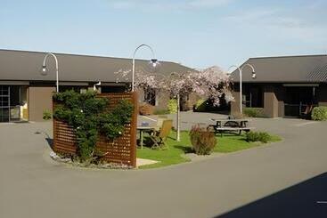 Aston Court Motel