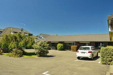 Aston Court Motel