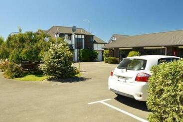 Aston Court Motel