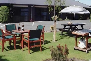 Aston Court Motel