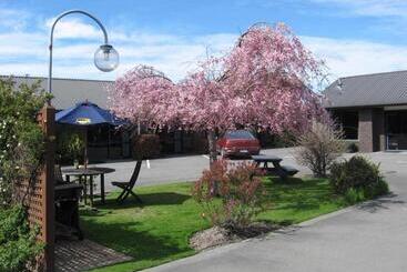 Aston Court Motel