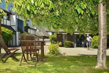 Aston Court Motel