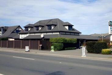 Aston Court Motel