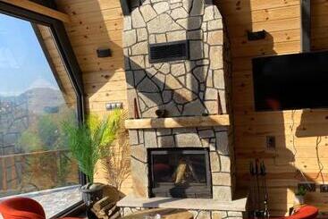 تختخواب و صبحانه Bukrasuitbungalow
