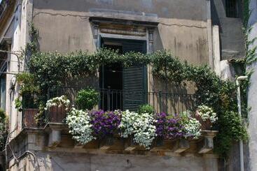 تختخواب و صبحانه Casa Rossi