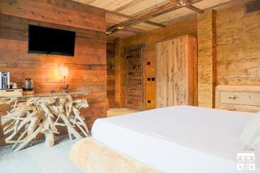 تختخواب و صبحانه Chalet Antico Legno By Design Studio