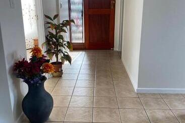 East Bed And Breakfast Guesthouse