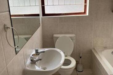 East Bed And Breakfast Guesthouse