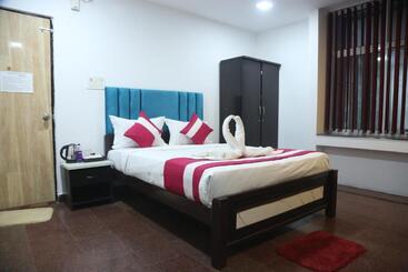 Fabhotel Casa Grand Inn