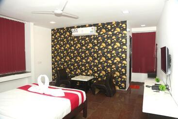 Fabhotel Casa Grand Inn