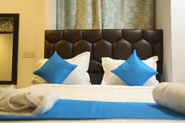 Fabhotel Casa Grand Inn