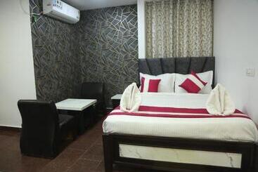 Fabhotel Casa Grand Inn