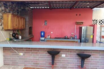 هتل Hostal Los Cactus