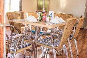 هتل Motherland Guest House