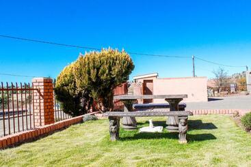 هتل Motherland Guest House