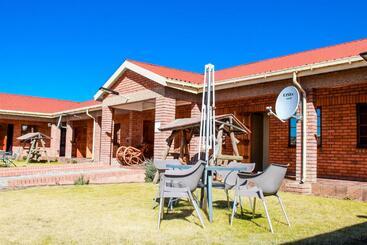 هتل Motherland Guest House