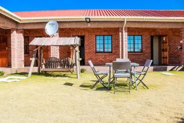 هتل Motherland Guest House