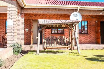 هتل Motherland Guest House