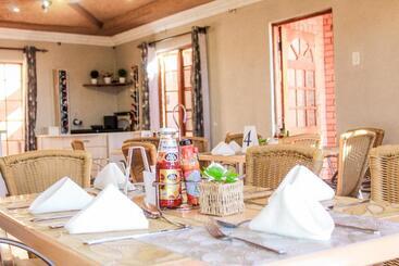 هتل Motherland Guest House