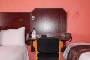 هتل Motherland Guest House
