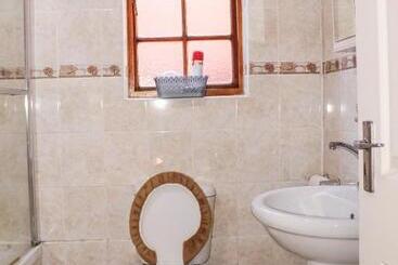 هتل Motherland Guest House