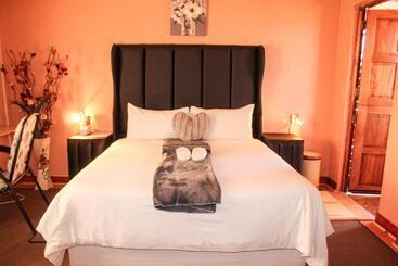 هتل Motherland Guest House