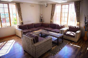 هتل Motherland Guest House