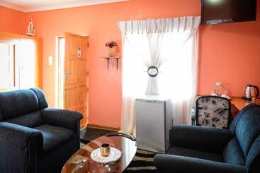 هتل Motherland Guest House