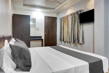 בית מלון כפרי Oyo Sagar Lodging