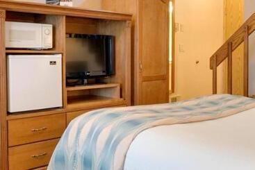 هتل Promenade Inn & Suites Oceanfront
