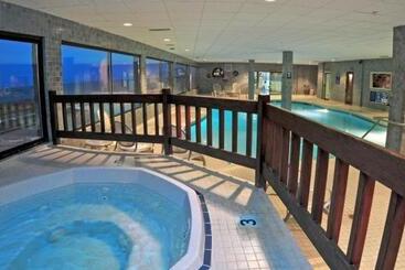 هتل Promenade Inn & Suites Oceanfront